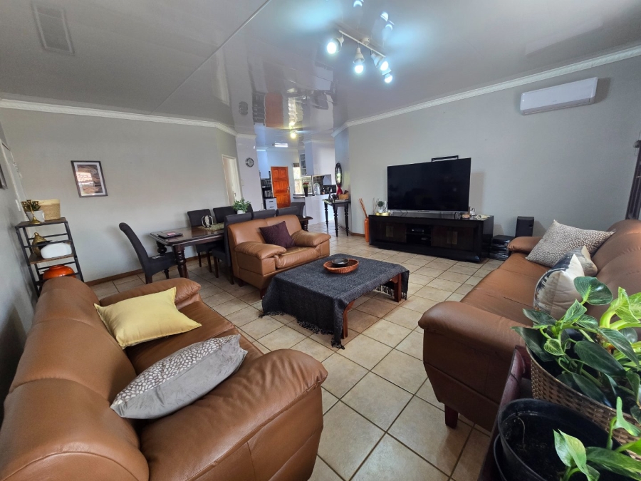 4 Bedroom Property for Sale in Heuwelsig Free State